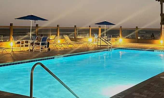Bostwick Park Apartamento | OCEAN FRONT Condo On The Beach