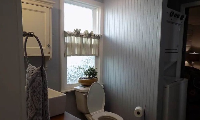 Ridge Wood Heights Cabaña | Perfect gateway- Just steps from the beach!
