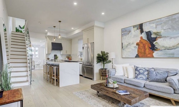 Trinity - Bellwoods Casa | Stunning Trinity Bellwood 2 bedrooms home