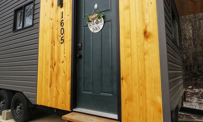 Barnhart Casa | Modern, Cozy Tiny House for 4 w/ washer & dryer