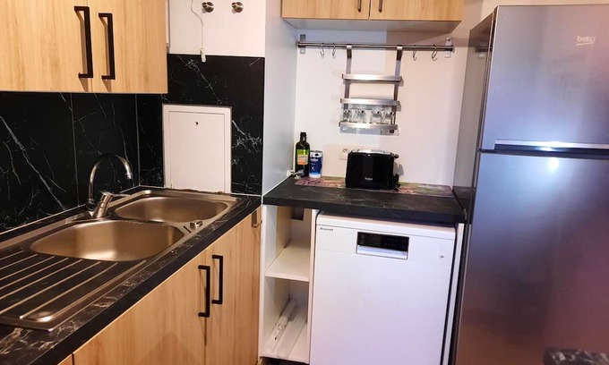 Bezons Apartamento | Panoramic View of River - Calm - 6' Tram - 25' Paris - Parking- Netflix