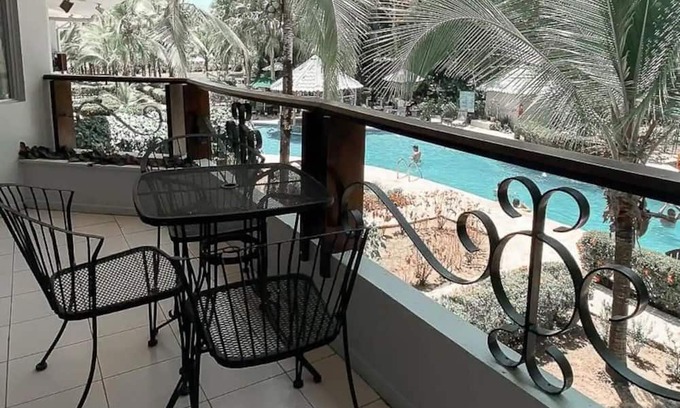 Quepos Apartamento | Poolside Oasis near Manuel Antonio! AC/WiFi/Tennis