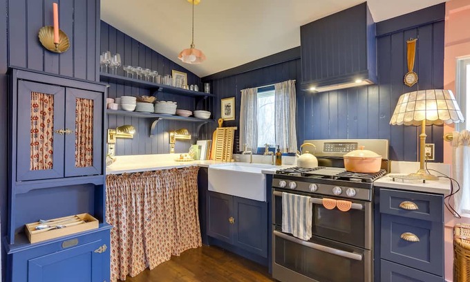 Sussex Casa | Wantage Getaway w/ Private Pickleball Court!