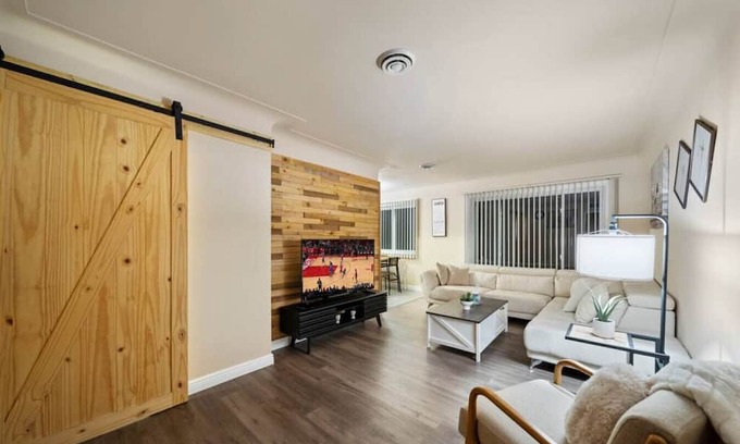 Shelby Township Apartamento | Modern Cozy 1 Bedroom Apartment in Shelby Township