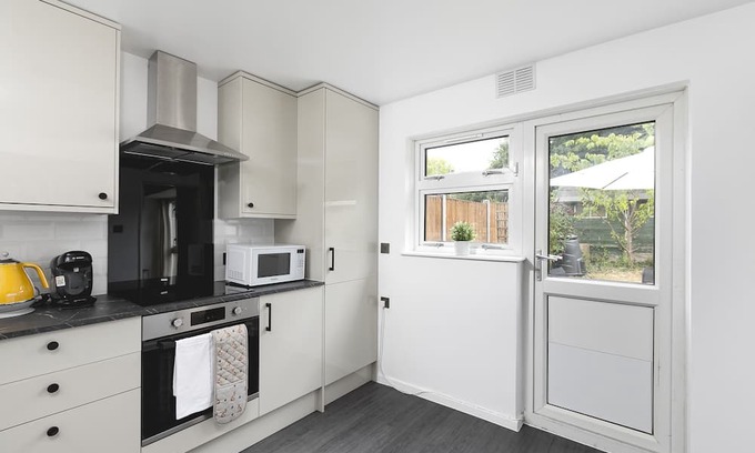 Shephall Casa | Lovely Home in Hydean Way Stevenage