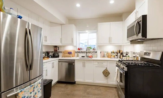 East Side Casa | Beautiful new-remodeled 3 story East-Van house!
