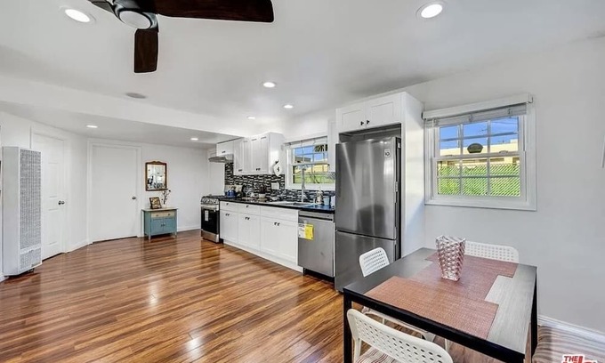 Sunset Park Casa | Newly remodeled pet friendly house in Santa Monica