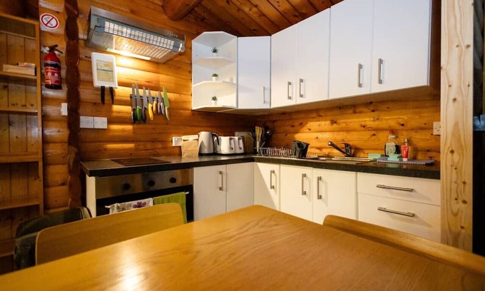 Bronaber Cabina | Rural 3 Bed Log Cabin Getaway in Sunny Mid Wales
