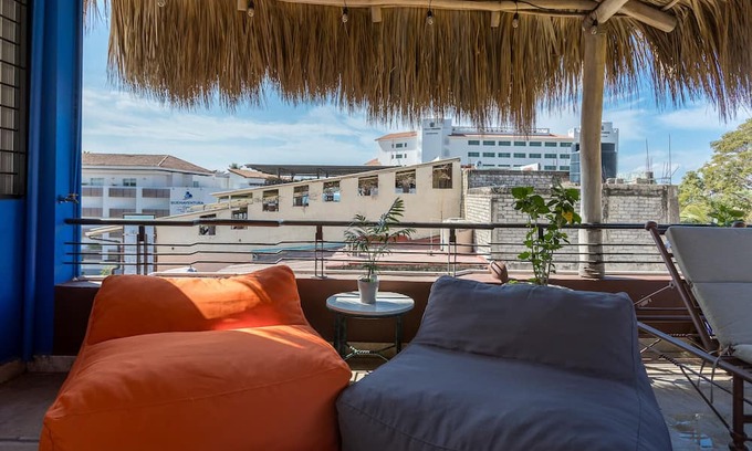 Lázaro Cárdenas Apartamento | Paraiso Bohemio , 1 block from the beach