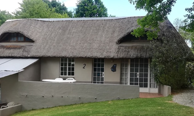 Underberg Cabaña | Quaint 1-Bed Cottage with Lounge in Underberg