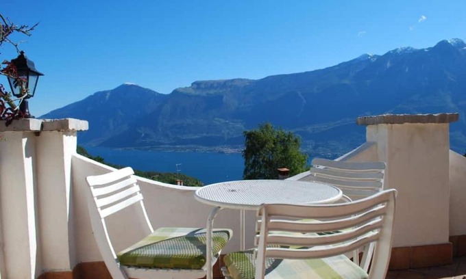 Prabione Apartamento | Apartment 'Colombo' with Lake View and Private Terrace