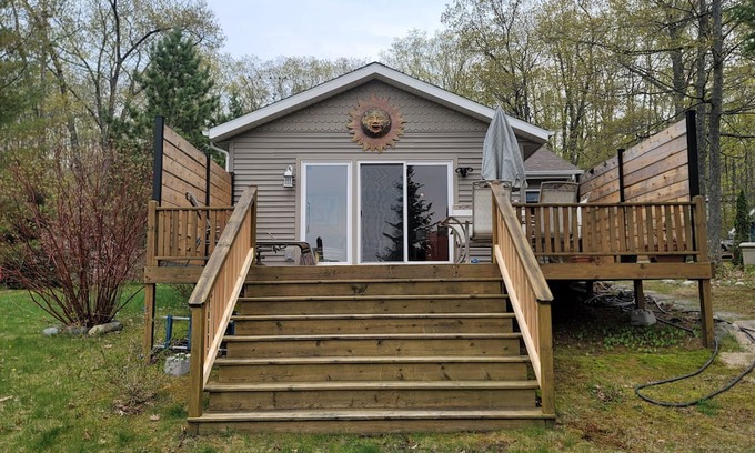 Johannesburg Cabina | Sandy Bottom Lakefront Cabin on all sports BIG BEAR LAKE, JOHANNESBURG, MICHIGAN