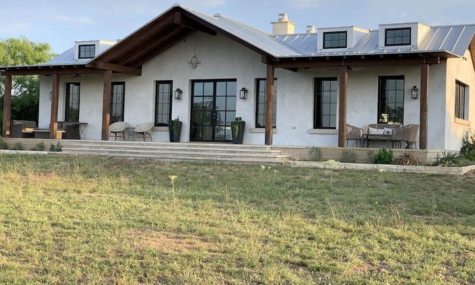 Mason Casa | Texas Hill Country ranch luxury retreat 300 acres perfect spot to watch ECLIPSE