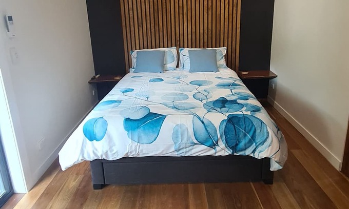 Jubilee Pocket Apartamento | Private Getaway - free parking - room for boat