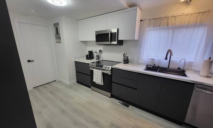 Hinton Casa | Modern Oasis in Hinton