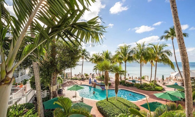 Old Town Complejo | Ocean View w/ Private Beach & Pool 2 Bed/2 Bath Resort w/ free laundry July10-13