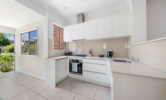 Clovelly Casa | 2BR Vintage Charm, Modern Comfort at Clovelly