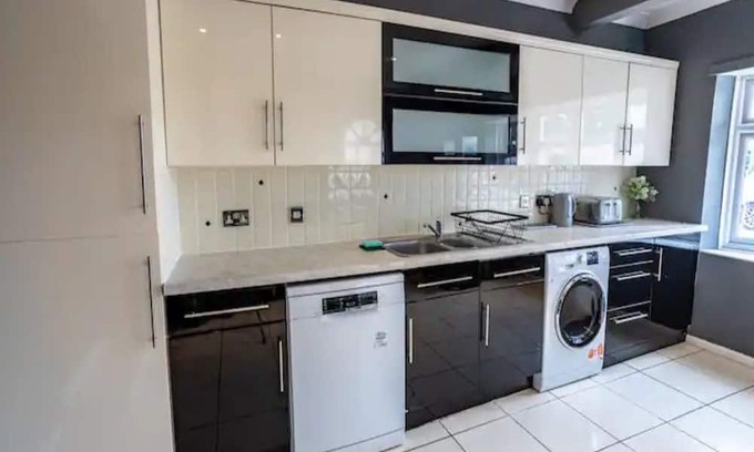 Ferndown Casa | Pass the Keys | Spacious House/Game Room/Hot tub