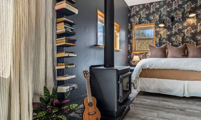 Bend Casa | Luxe Private Apartment on 5 Acres