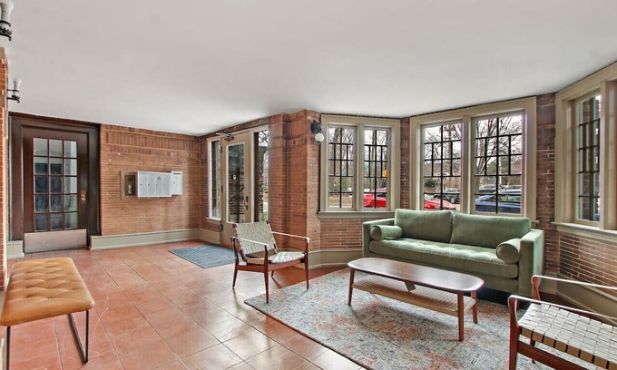 Evanston Apartamento | Charming & Spacious 2BR Apartment in Chicago