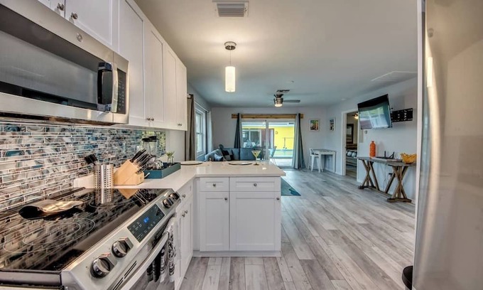 Caloosahatchee Condominio | Gulf Access 2 Bed/2 Bath w/ Boat Slip, Pool, #C