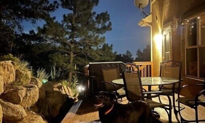 Northwest Colorado Springs Casa | 4BR mountain retreat, private Hot Tub, Close to Town