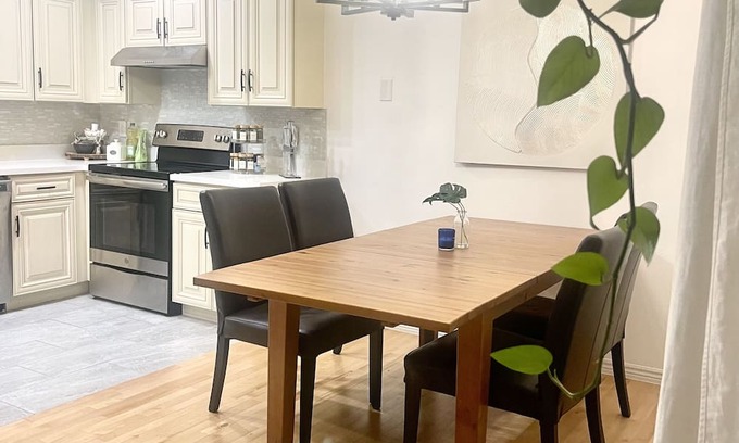 Thornton Casa | Modern 3 bed/2bath Townhome w 2 carports. 65inch TV/Fireplace/Wood Floors