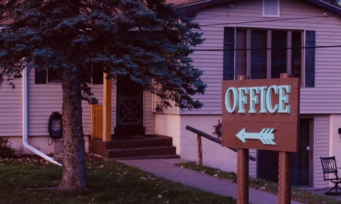 Onalaska Casa | Overlooking Lake Onalaska -- Two Queen beds + bathroom in nostalgic motel
