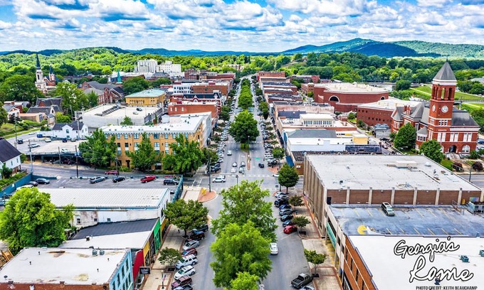 Rome Casa | Walk downtown from Lumpkin Hill!