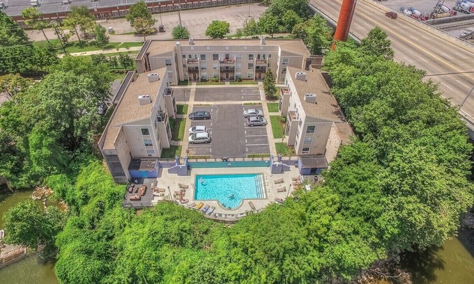 North Capitol Apartamento | Walk to Broadway Riverfront Condo with Pool