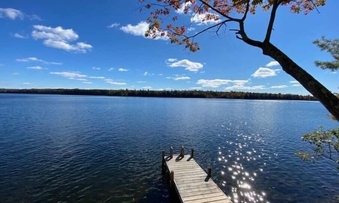 Kents Hill Cabina | Quaint & rustic 2-bedroom camp on Echo Lake