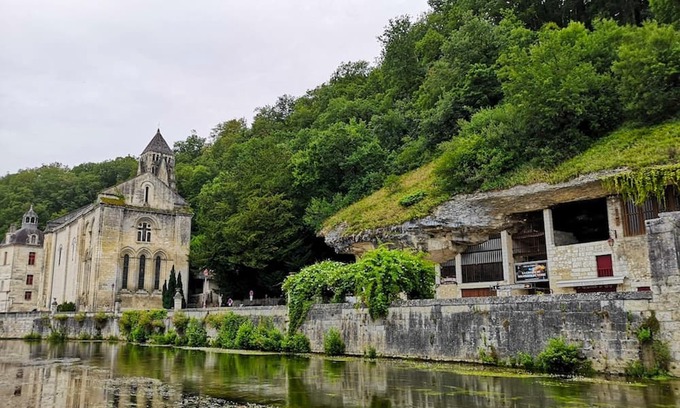 Brantome-en-Perigord Casa | Homerez - House for 4 ppl. with shared pool and garden at Brantôme en Périgord