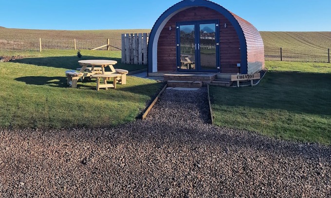 Eyemouth Cabina | Herdwick - luxury pods with Private hot tubs - BBQ - 750m to Beach