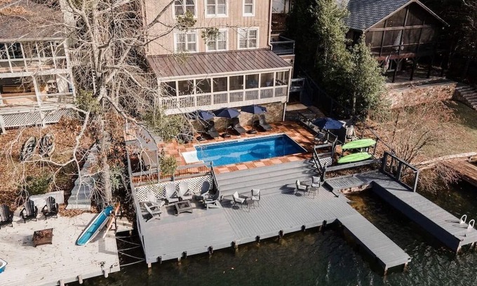Waleska Casa | Lakefront -Heated Pool -EV Charger -Private Dock -Fire Pit -Kayaks -Game Room