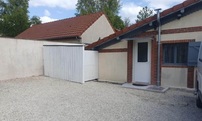 Mesnil-Sellieres Casa | Petit Logement Indépendant - Calme Avec Cour Sécurisé - 10 Minutes de Troyes