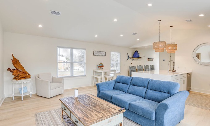 Steinhatchee Cabaña | Bright Steinhatchee Getaway, Walk to River & Dock!