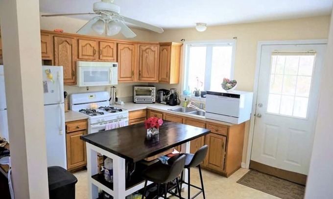 Fayetteville Casa | Adorable Fayetteville Ranch, great walkability, close to Town Center