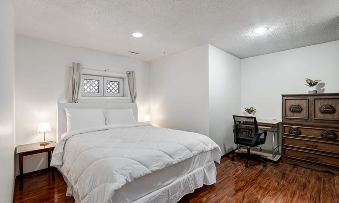 Northwest Calgary Casa | Timeless Tranquility 2BR Suite near the Airport