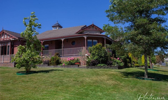 Ballarat North Casa | Timeless Elegance on Norman