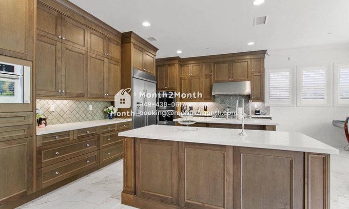 Lake Forest Casa | Stunning Retreat on Swift #41745