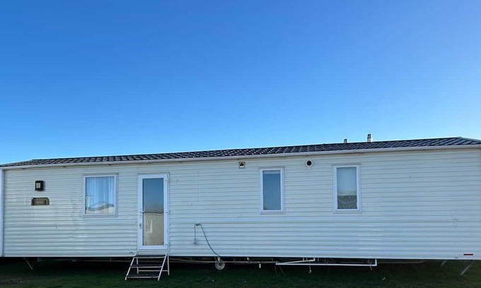Felixstowe Cabina | Impeccable 3-Bed Caravan in Felixstowe