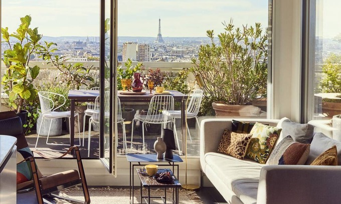 Combat Apartamento | Rooftop, panoramic view of Paris.