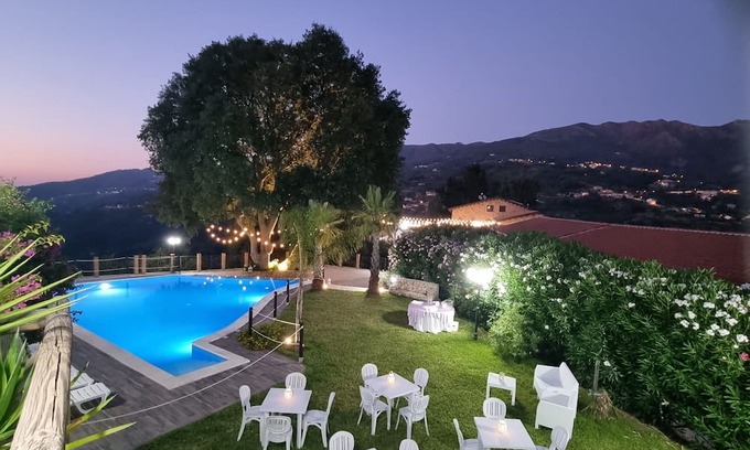 Sant'Angelo di Brolo Casa | Holiday Home 'Arcaloro Resort Rooms Infinito' with Sea View, Wi-Fi and Air Conditioning