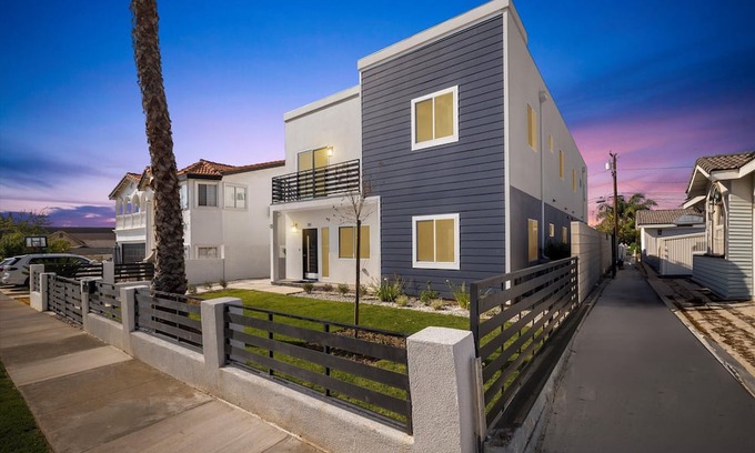 Placentia Casa | Brand New Build, Sleeps 20, Close to Disney, Angels Stadium, Honda Center