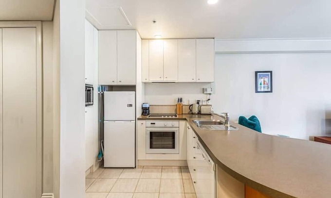 Northcote Apartamento | Spacious CBD Retreat: 1BR Queen St Gem!