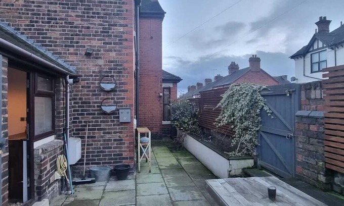 Stoke-on-Trent Casa | Spacious Home - King Size Bed - Pets - In Oak Hill / Trent Vale