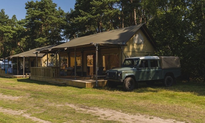 Wilsum Cabina | Camping but with the luxury of home? Stay in one of the safari tents for 5 persons at Wilsumer Berge.