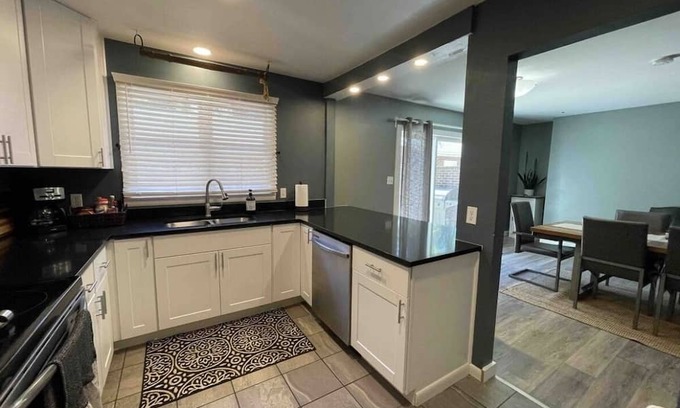 Greeley Casa | Large, beautifully updated townhome close to UNC and NCMC.
