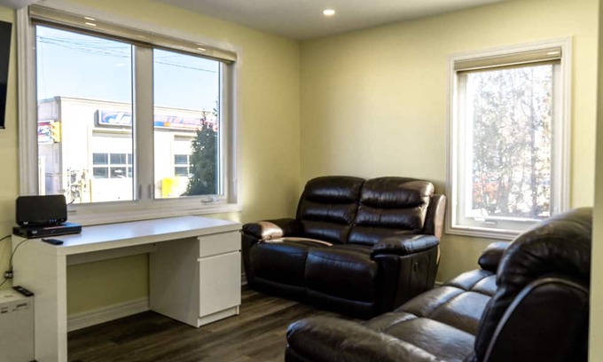 Watertown Casa | Entire 2 Bedroom Home - Hamilton/Waterdown