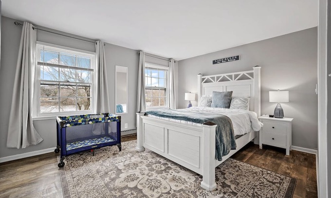 Yorkville Apartamento | Serene Apartment w/Amazing Fox River View in Downtown Yorkville. 2bedrm/1.5 ba